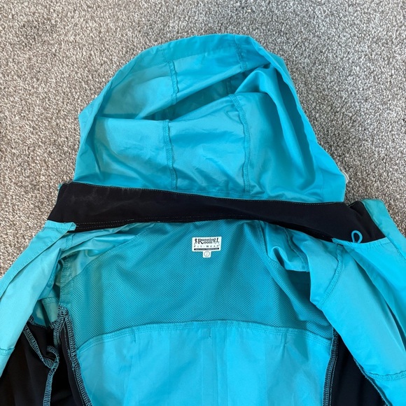 Running Room Jacket - Size Small - Picture 7 of 14